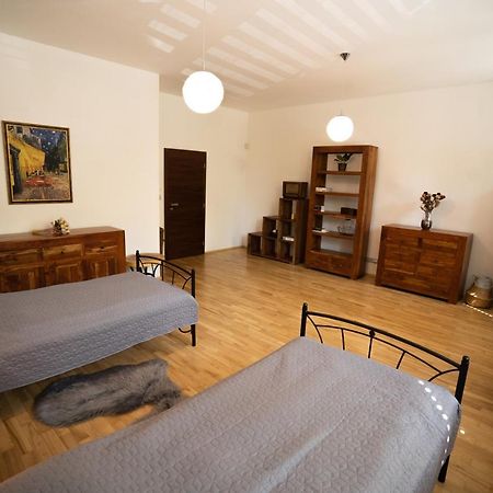 Black Field Apartment Brno Bagian luar foto
