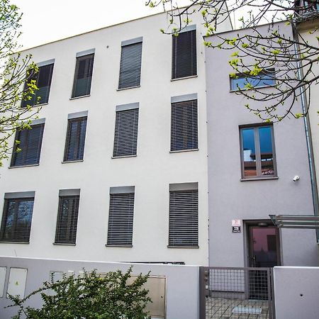Black Field Apartment Brno Bagian luar foto