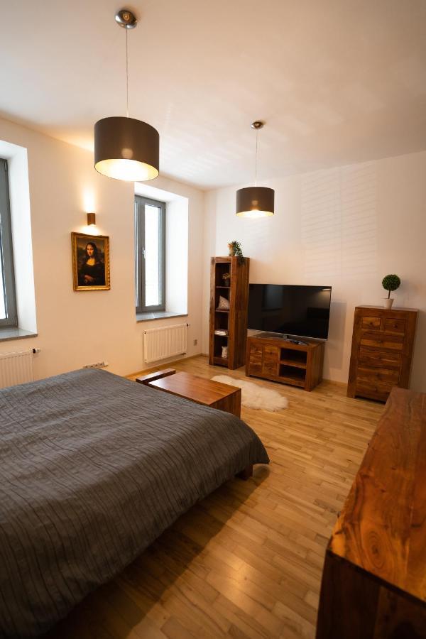 Black Field Apartment Brno Bagian luar foto