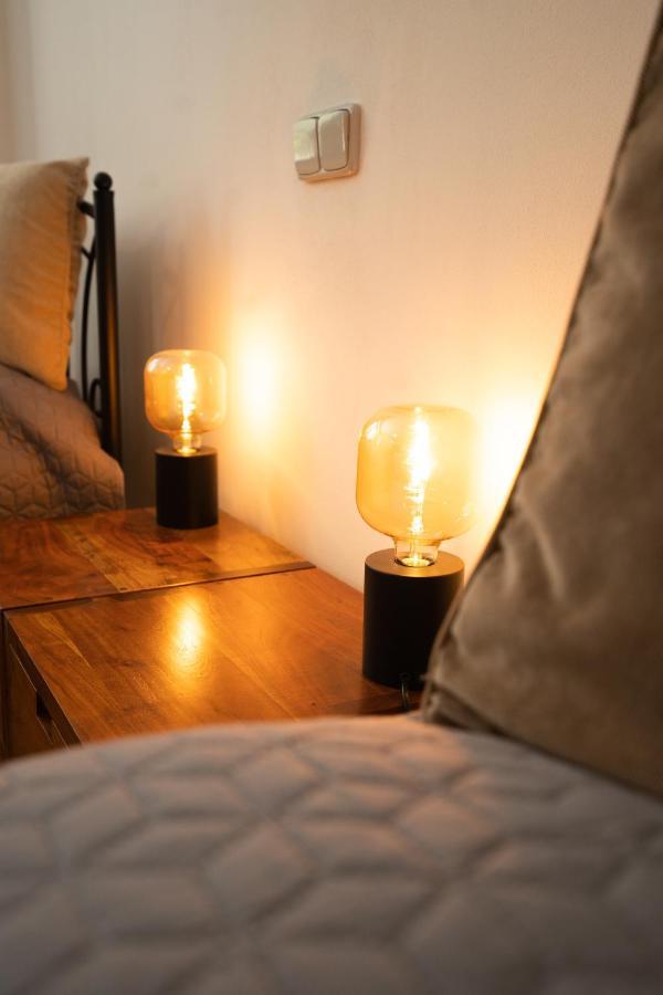 Black Field Apartment Brno Bagian luar foto