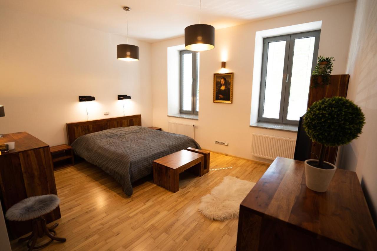 Black Field Apartment Brno Bagian luar foto