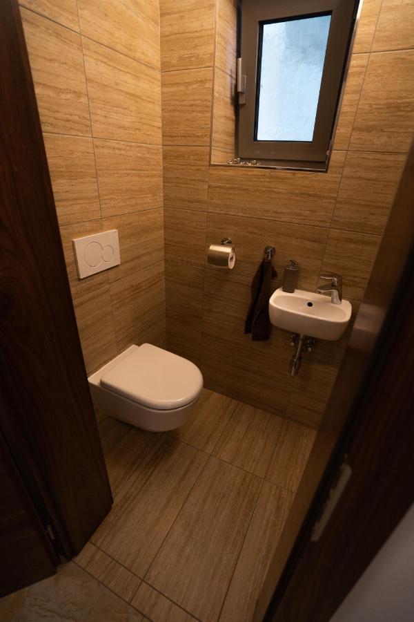Black Field Apartment Brno Bagian luar foto