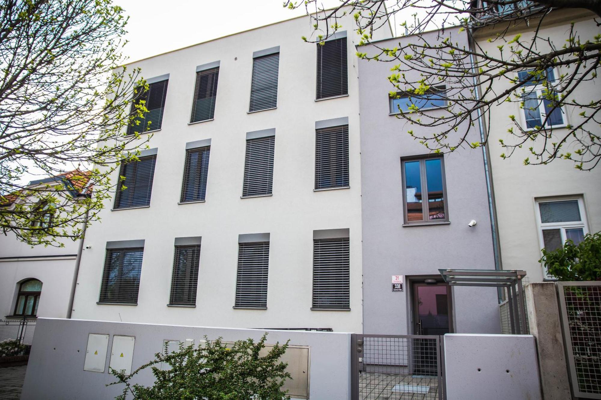 Black Field Apartment Brno Bagian luar foto