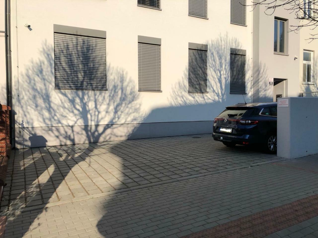 Black Field Apartment Brno Bagian luar foto